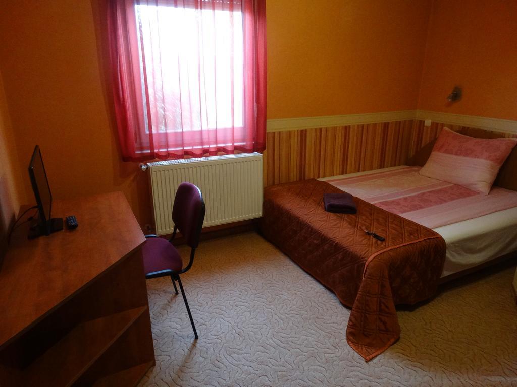 Budai Panzio Székesfehérvár Buitenkant foto