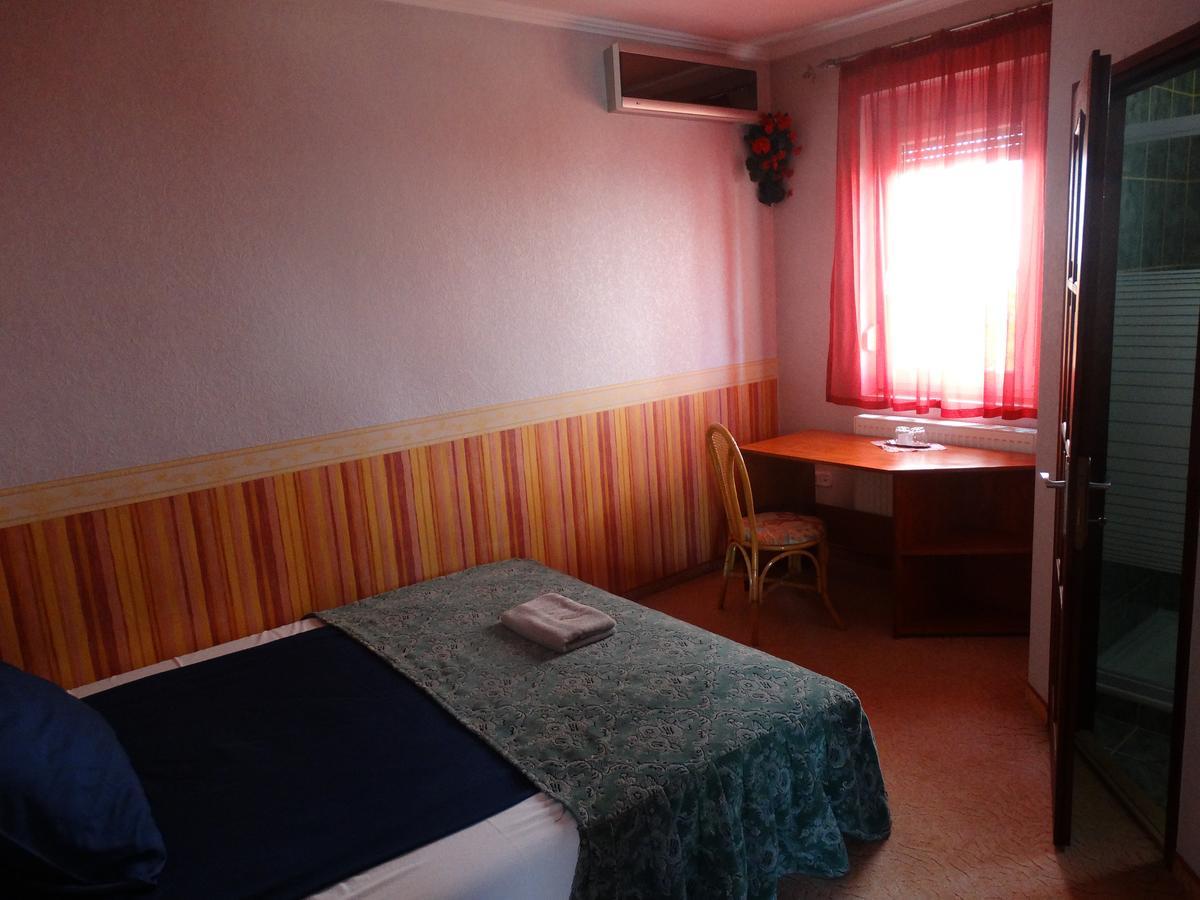 Budai Panzio Székesfehérvár Buitenkant foto