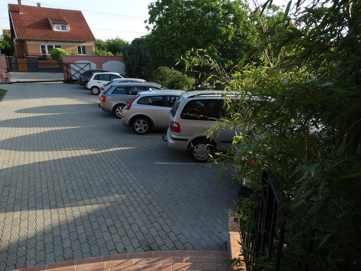 Budai Panzio Székesfehérvár Buitenkant foto
